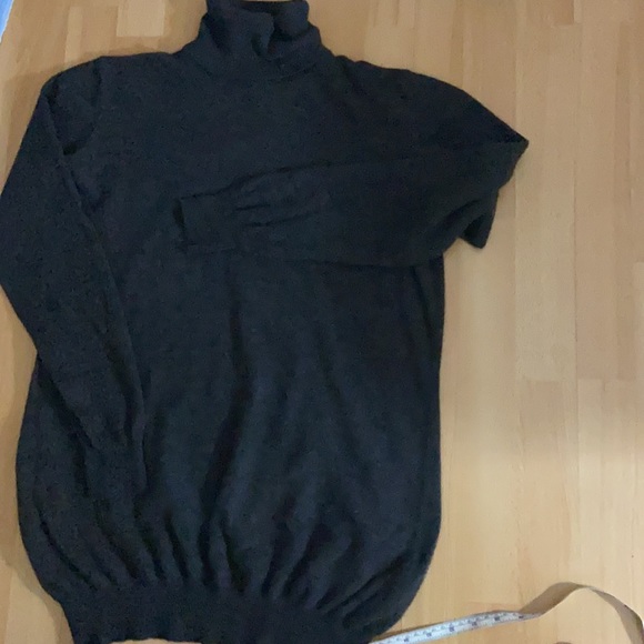 Escada - Picture 4 of 9